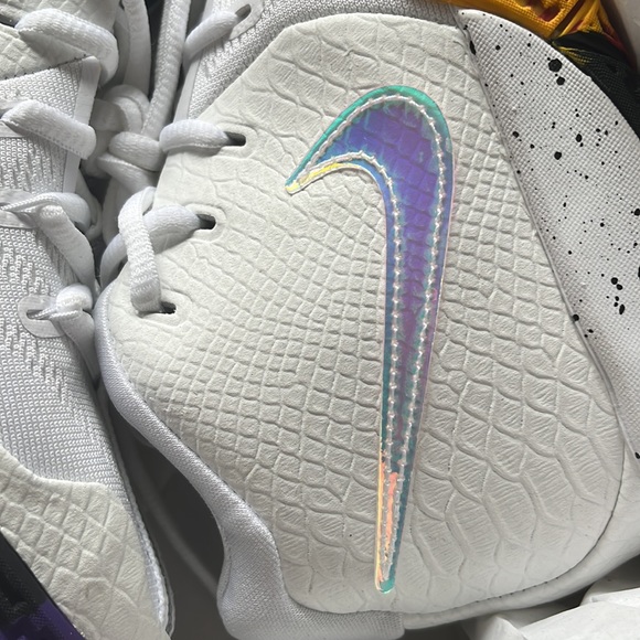 Brand new Kyrie 4 GS 4.5Y white / multicolour - Picture 8 of 8